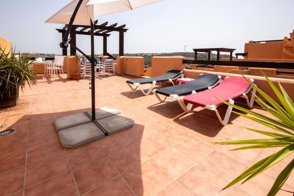 Penthouse With Roof Terrace, Bbq, Pool- And Sea Views Appartement Buenas Noches Buitenkant foto